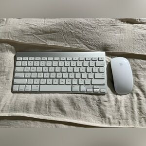 Apple White Keyboard and Mouse Combo